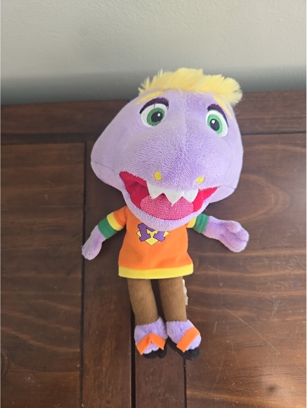 Chuck E Cheese Mr. Munch 9" Plush Stuffed Animal Showbiz Pizza